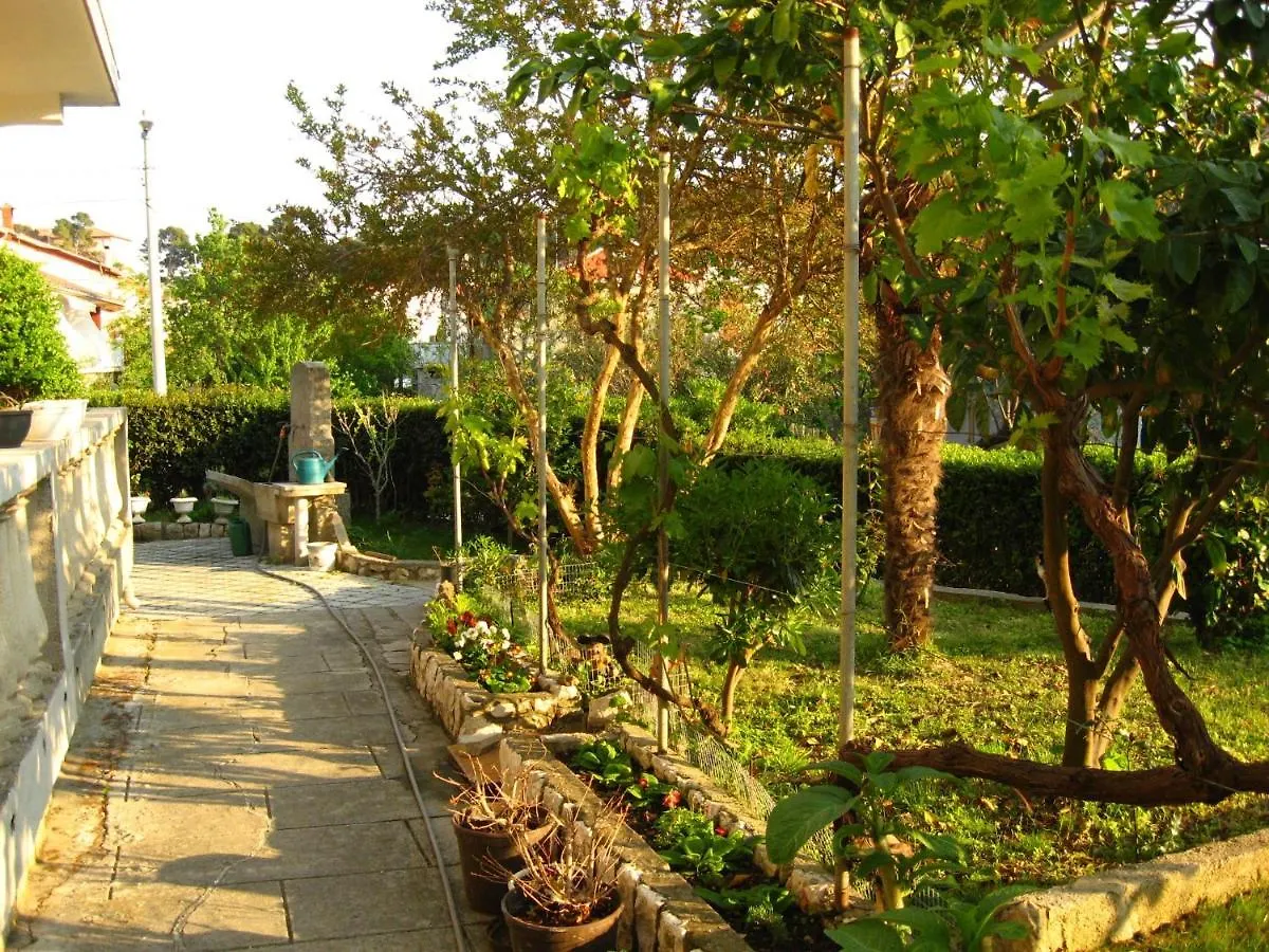 Apartments With A Parking Space Palit, Rab - 14996